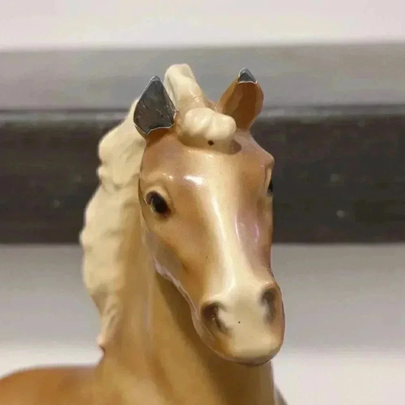 Tennessee  Walker Horse Figurine - Picture 3 of 5